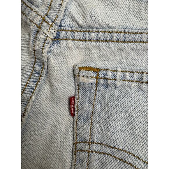 Vintage Women’s Levi’s Light Wash Distressed Cut Off Shorts Size 6 - Picture 5 of 6